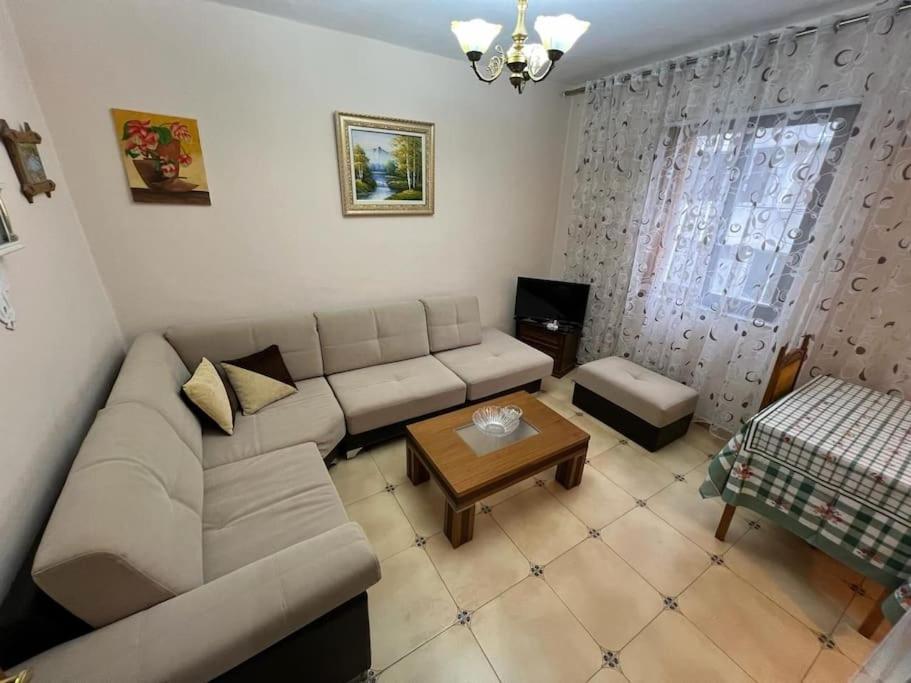 Leilighet Lovely Apartment- Center Shkodër